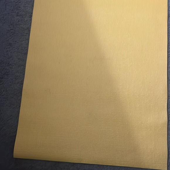 The Day With Yoga By: Elisabeth Hatch FREE YOGA MAT - Picture 6 of 6